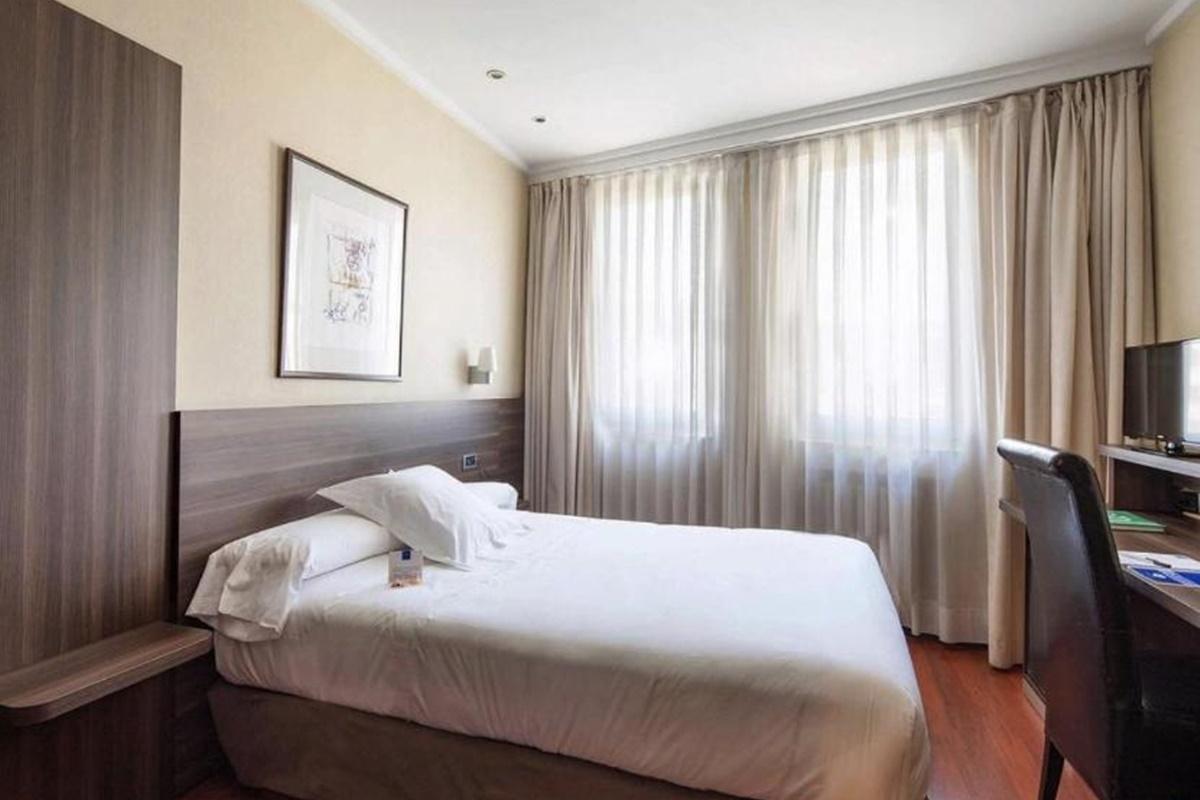 Hotel Yoldi Pamplona Esterno foto