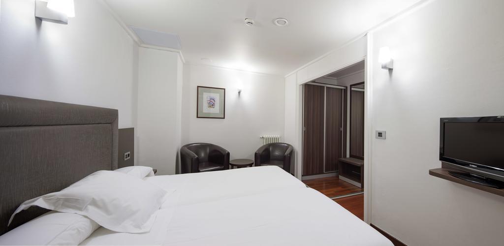 Hotel Yoldi Pamplona Esterno foto