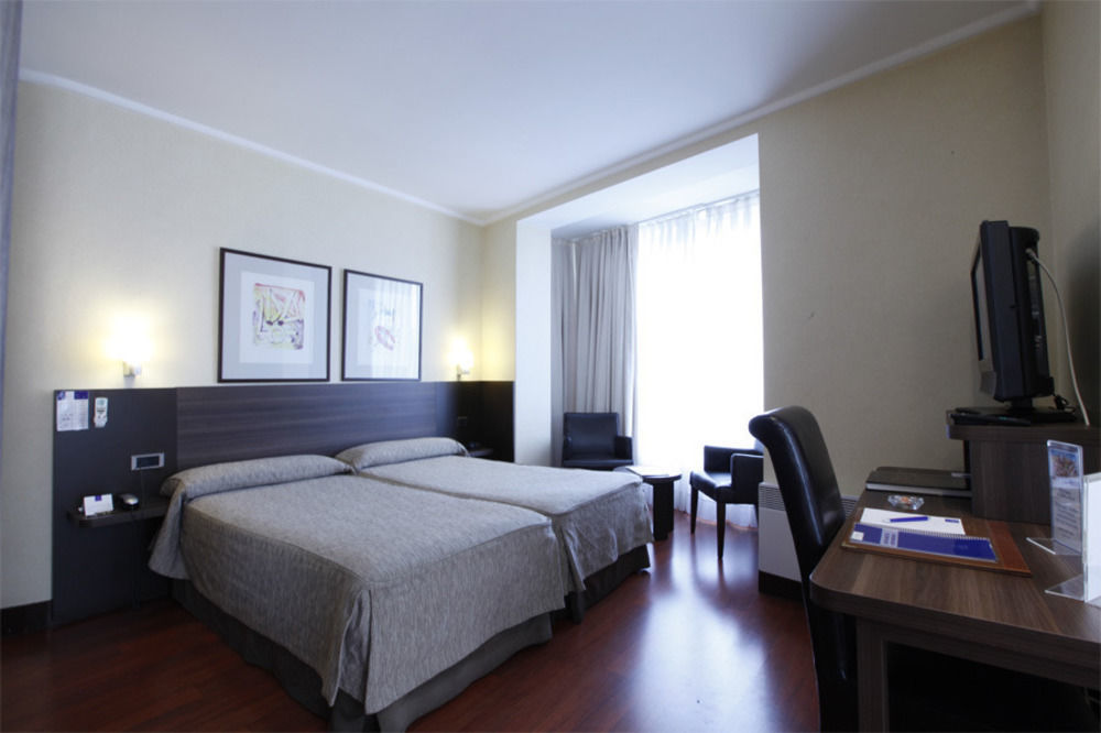 Hotel Yoldi Pamplona Esterno foto