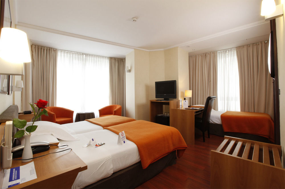Hotel Yoldi Pamplona Esterno foto